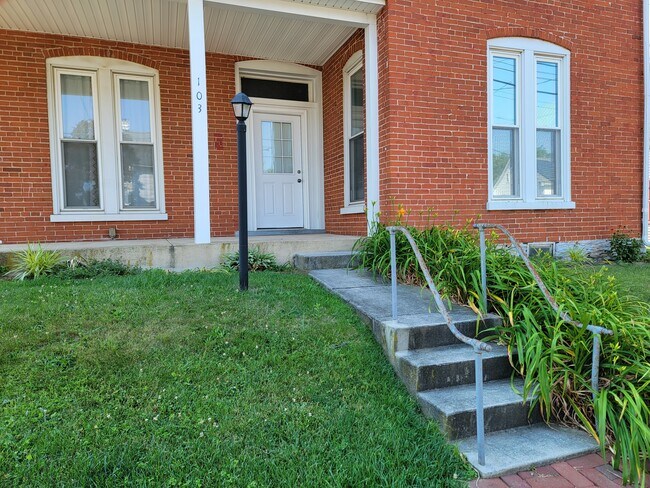 Building Photo - 103 S 9th St