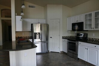 Building Photo - 1393 W Hopi Dr