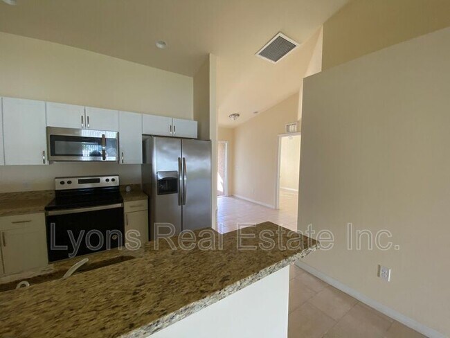 Foto del edificio - 2109 Chiquita Blvd S