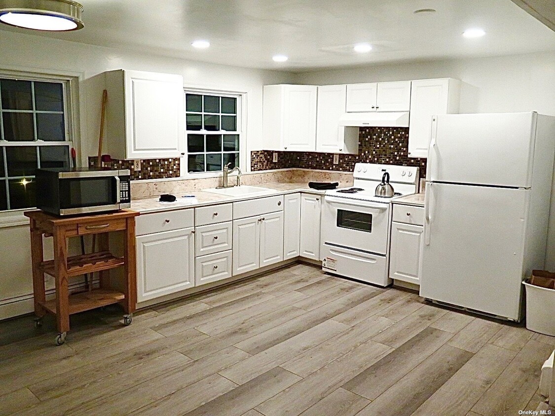 Foto principal - 690 E Meadow Ave