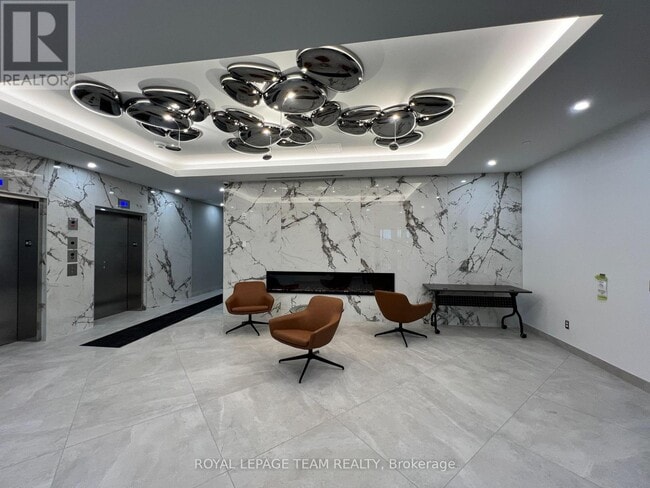 Photo du bâtiment - 310 - 360 DESCHATELETS AVENUE