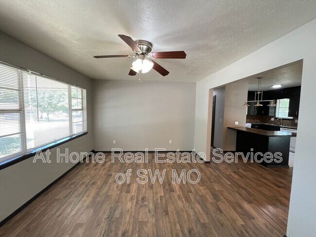 Foto del edificio - 2816 W Chicago St