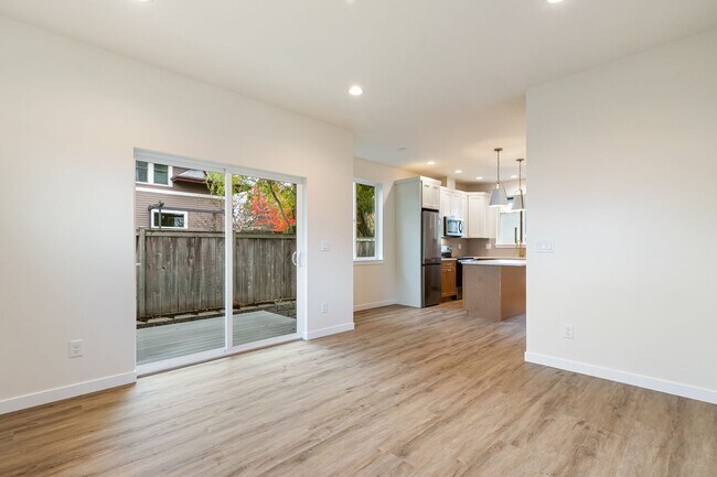 Building Photo - Halleck Townhomes Triplex