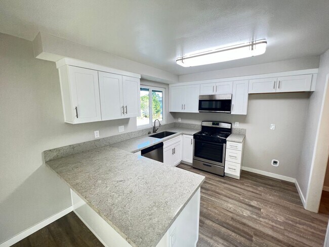 Photo - Wonderfully Upgraded 3 Bed 2 Bath Garden G... House