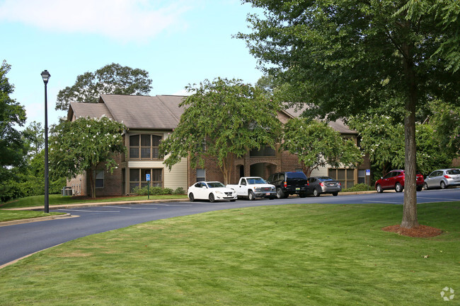 Building Photo - Carriage Hill Apartments