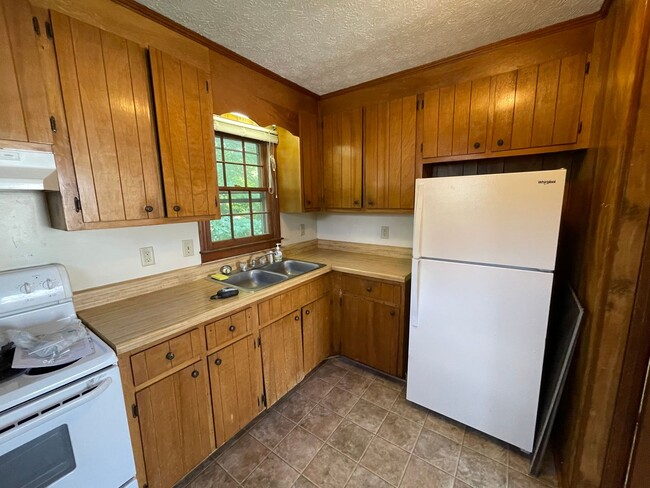 Building Photo - Radford, 2BR / 1 BA, Available July 14th