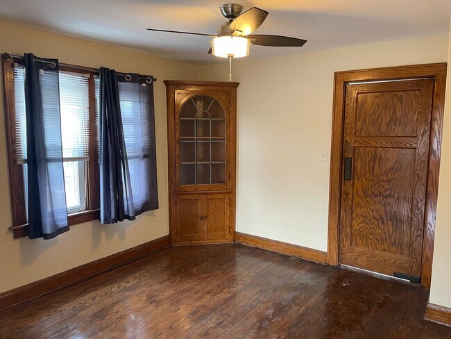 Foto del edificio - 2100-2102 S 85th St.