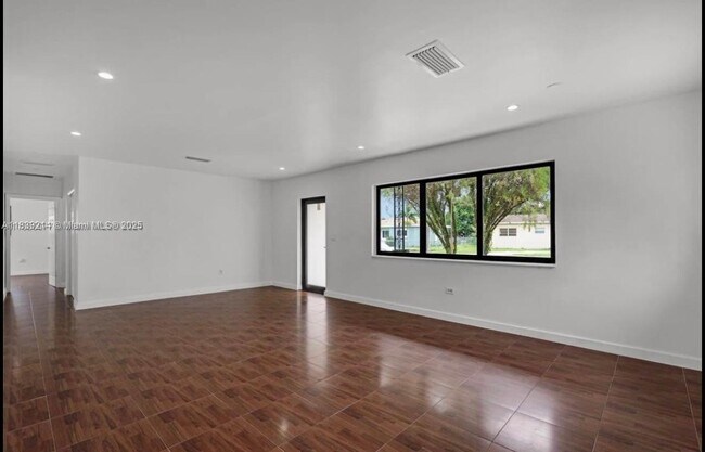 Building Photo - 1521 NW 134th St