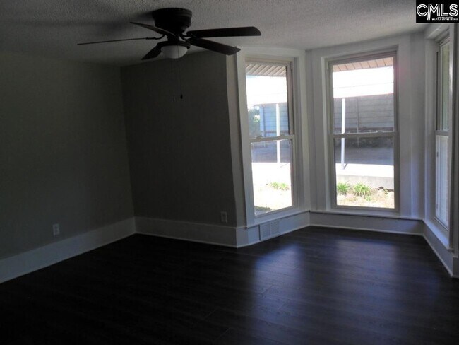 Foto del edificio - 1241b Johnson Ave