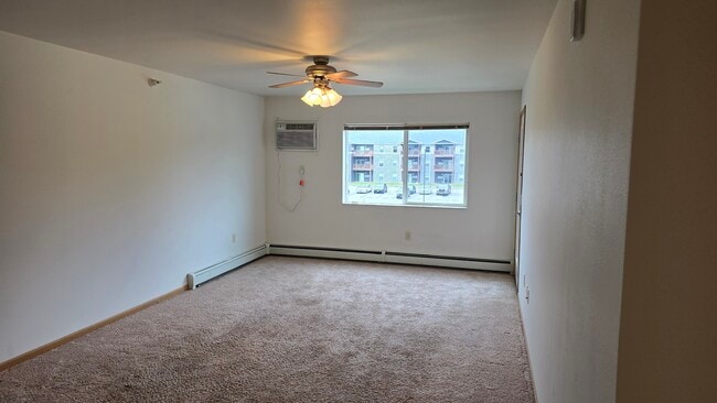 Building Photo - River Hills Apartments