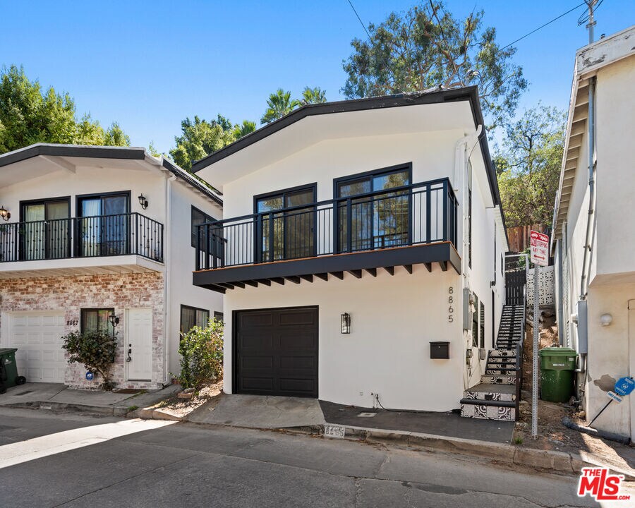 Primary Photo - 8865 Lookout Mountain Ave