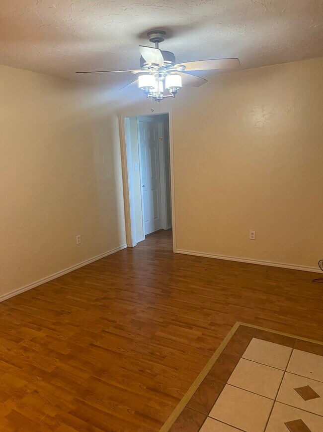 Foto del edificio - 706 SW 52nd St