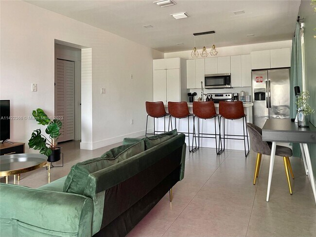 Foto del edificio - 220 NW 47th St