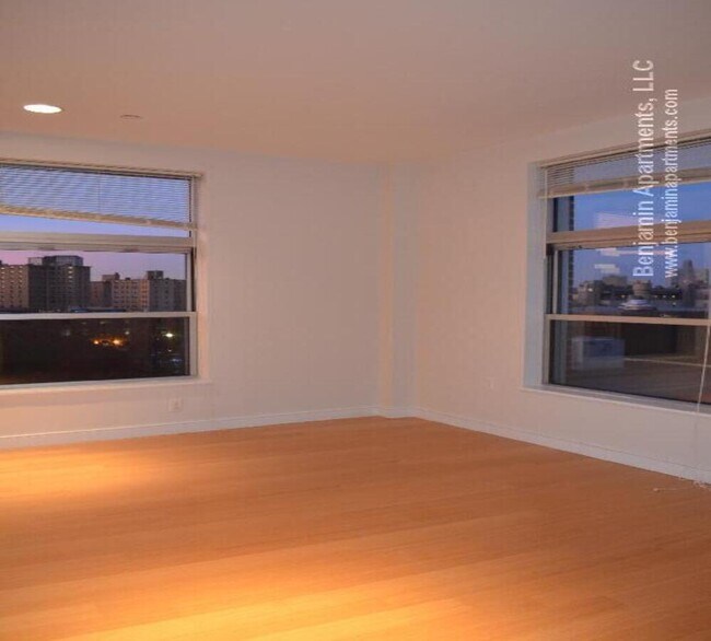 Foto del edificio - 599 Albany St
