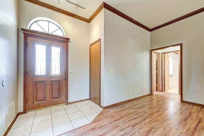 Building Photo - 4921 Portland St