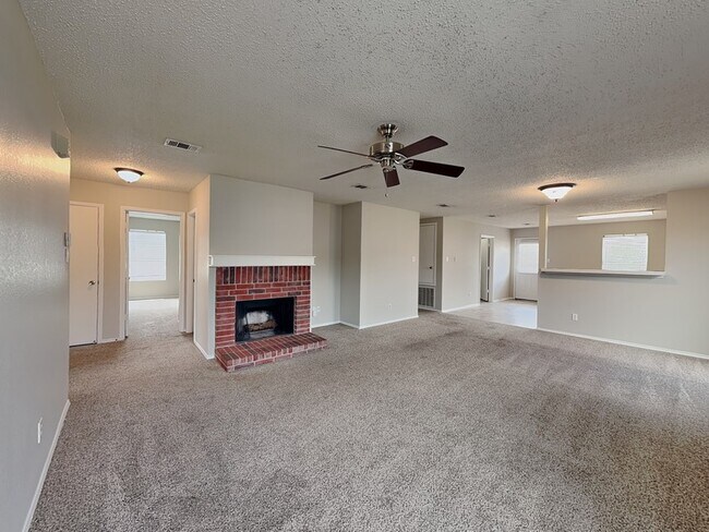 Foto del edificio - 5709 Addington Dr
