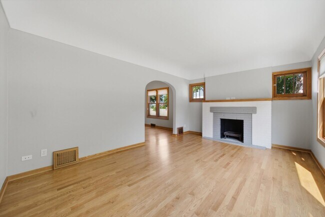 Foto del edificio - 586 S Hawthorne Ave