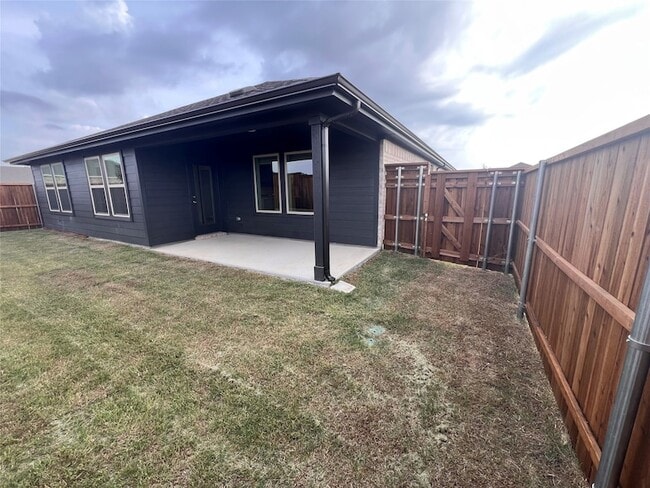 Building Photo - 4008 Limestone Blf Dr