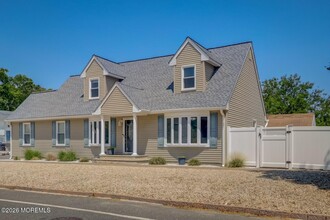 Building Photo - 1 Pine Crest Dr