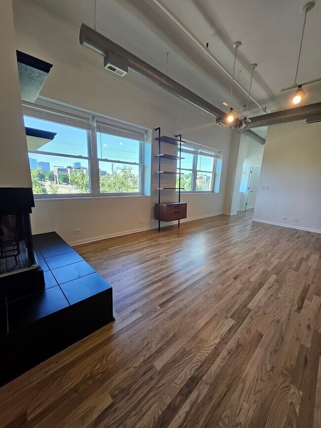 Foto del edificio - 809 N Racine Ave