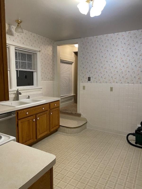 Building Photo - 514 School St