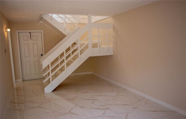 Building Photo - 316 Sunshine Dr