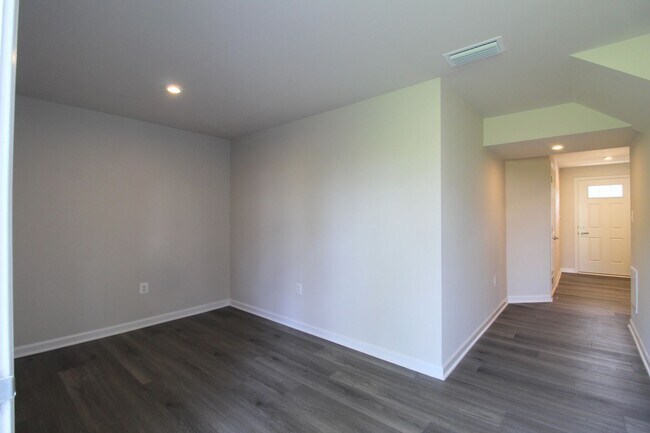 Photo - New construction tonwhome!