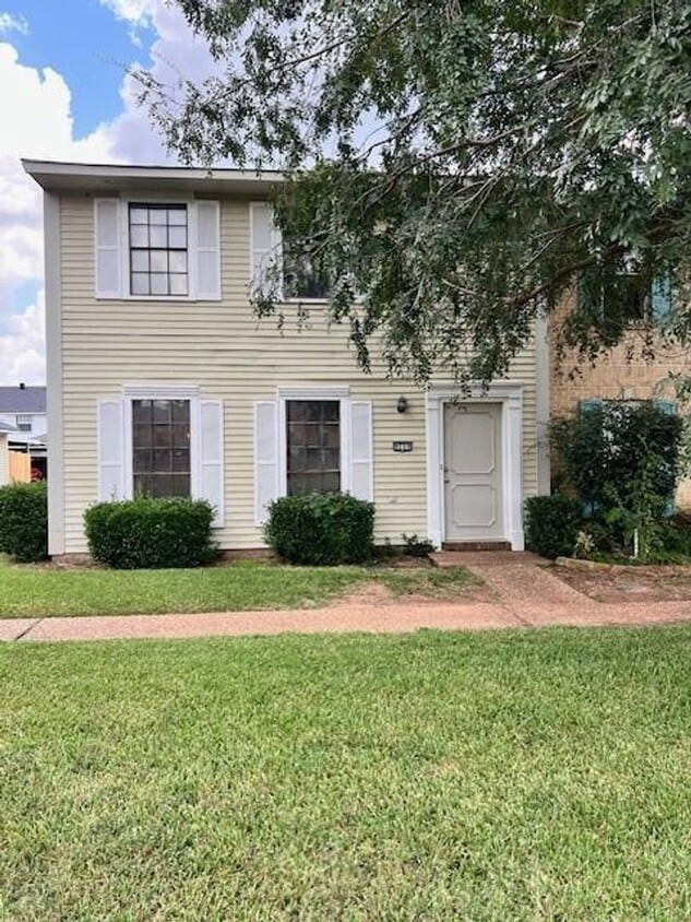 Primary Photo - Move-in Ready 3 bed/ 2.5 bath home