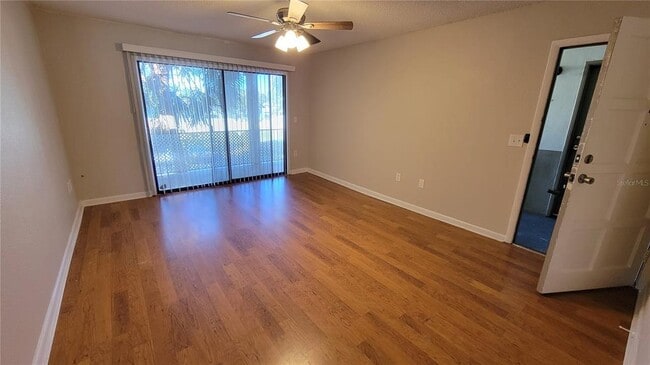 Foto del edificio - 6004 Village Cir S