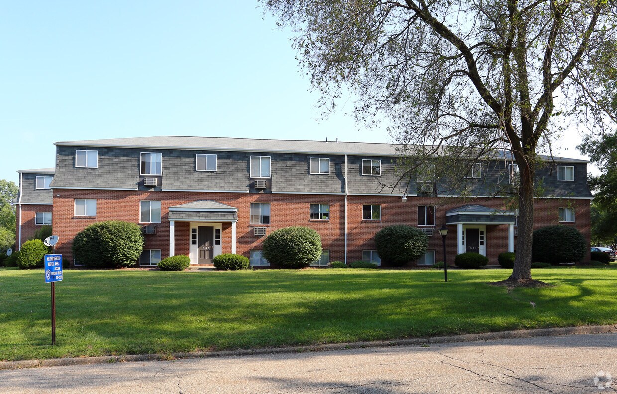 Lake Cable Village Apartments Apartments in Canton, OH