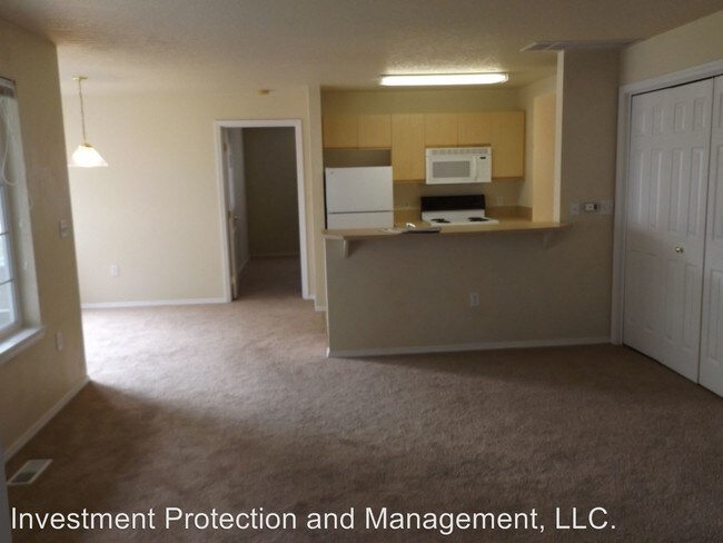 Building Photo - 165 N Avenger Ln