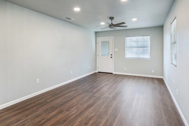 Foto del edificio - 208 N Coleman St