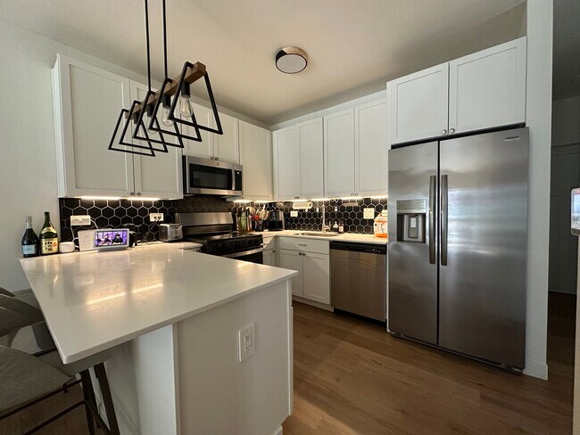 Foto del edificio - 639 N Lawndale Ave