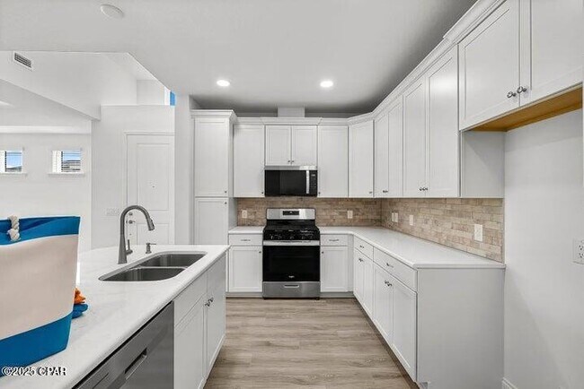 Foto del edificio - 8912 Parrot Pl