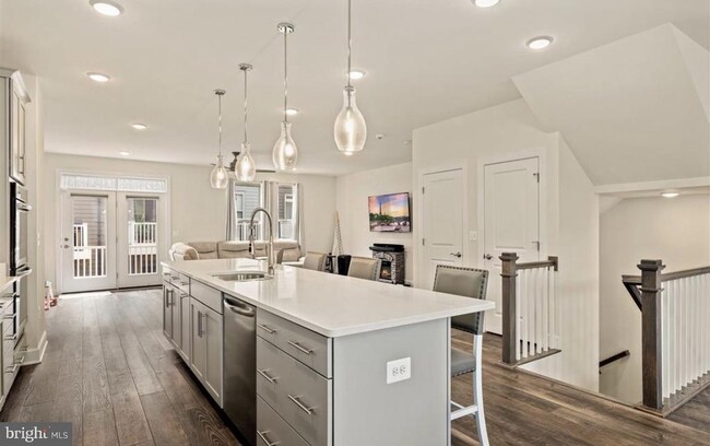 Building Photo - 9913 Hopkins Lp