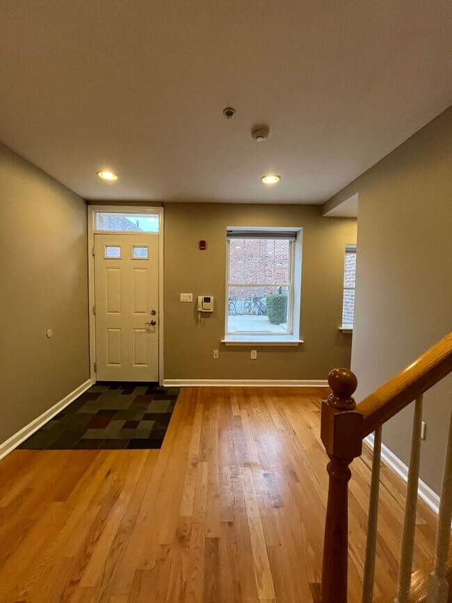 Foto del edificio - Cozy One Bedroom Townhome w/ All Amenities In The Heart of Northern Liberties!