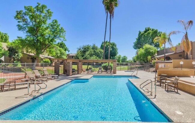 Heated pool and spa - 3825 E Camelback Rd