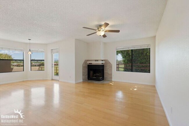 Foto del edificio - Beautiful 2Bda 2Ba Condo with Fireplace in Scottsdale!