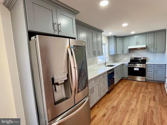 Building Photo - 16 Eldridge Ave