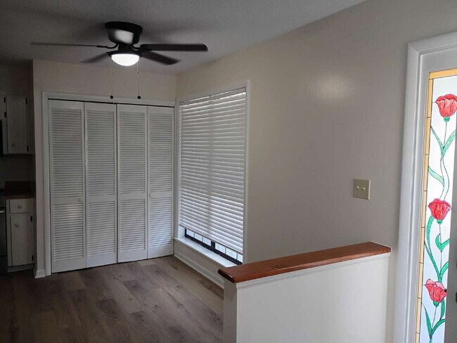 Building Photo - Townhouse for Rent