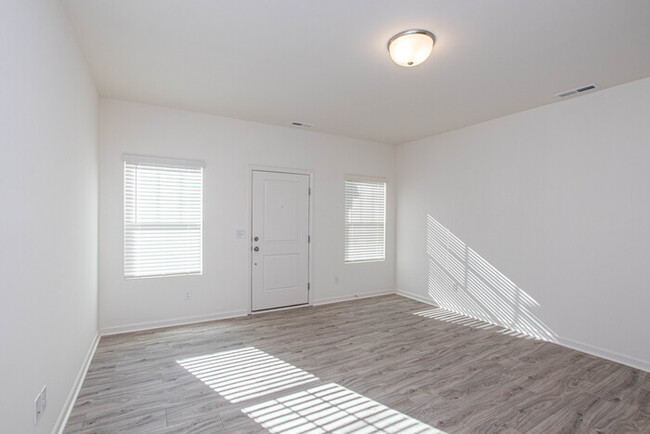 Building Photo - BEAUTIFUL 2 Bedroom Townhome in Midland - ...