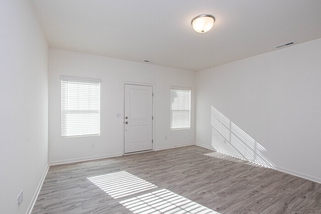 Foto del edificio - BEAUTIFUL 2 Bedroom Townhome in Midland