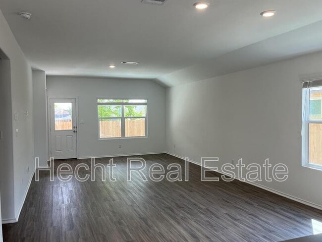 Building Photo - 283 Silver Glen Dr