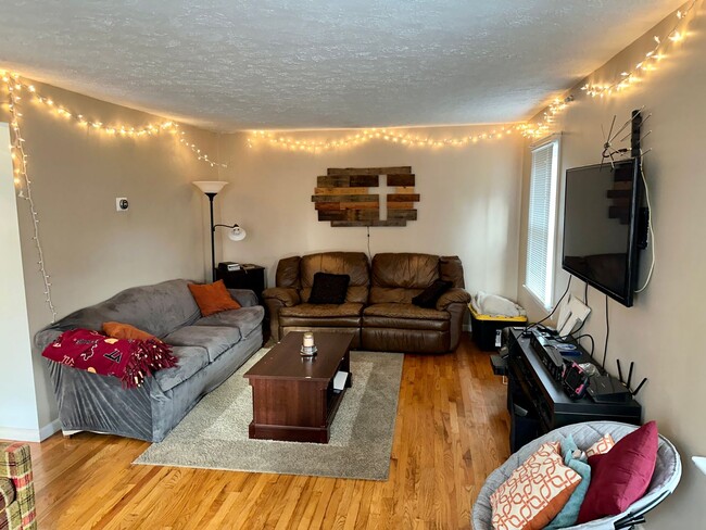 Photo - Spacious Corner Town Home With Large Yard