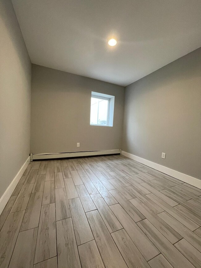 Foto del edificio - 102 Woodlawn Ave