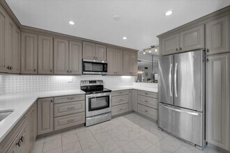 Building Photo - 300 N Hwy A1A