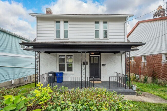 Building Photo - Beautiful 3 bedroom home in Beechview available March 15!