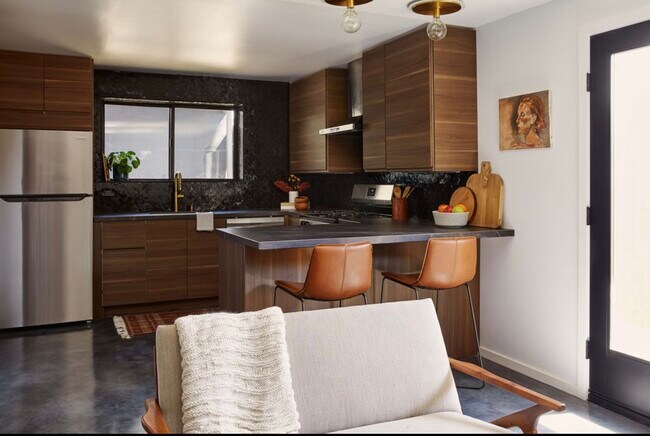 Kitchen - 6110 Hillandale Dr