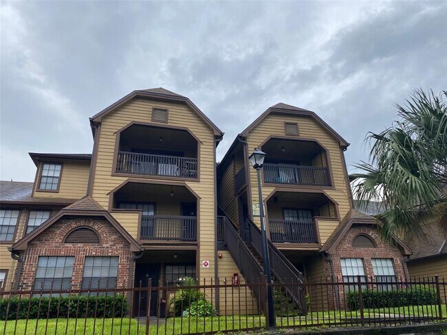 Building Photo - 340 Forestway Cir