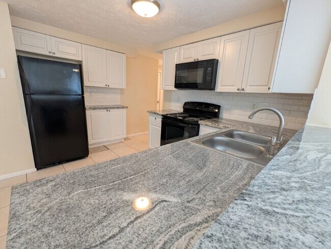 Foto del edificio - 6617 Lenoir Dr